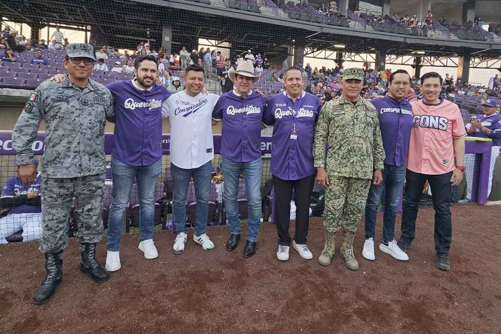 El equipo de beisbol Los Conspiradores de Querétaro debutan en la temporada 2025 y el público acude al llamado para apoyarlos