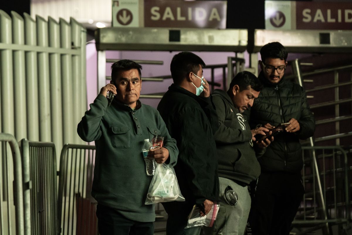 Expertos alertan que irse del país sin terminar el proceso migratorio puede anular solicitudes de asilo. Foto: Cuartoscuro.