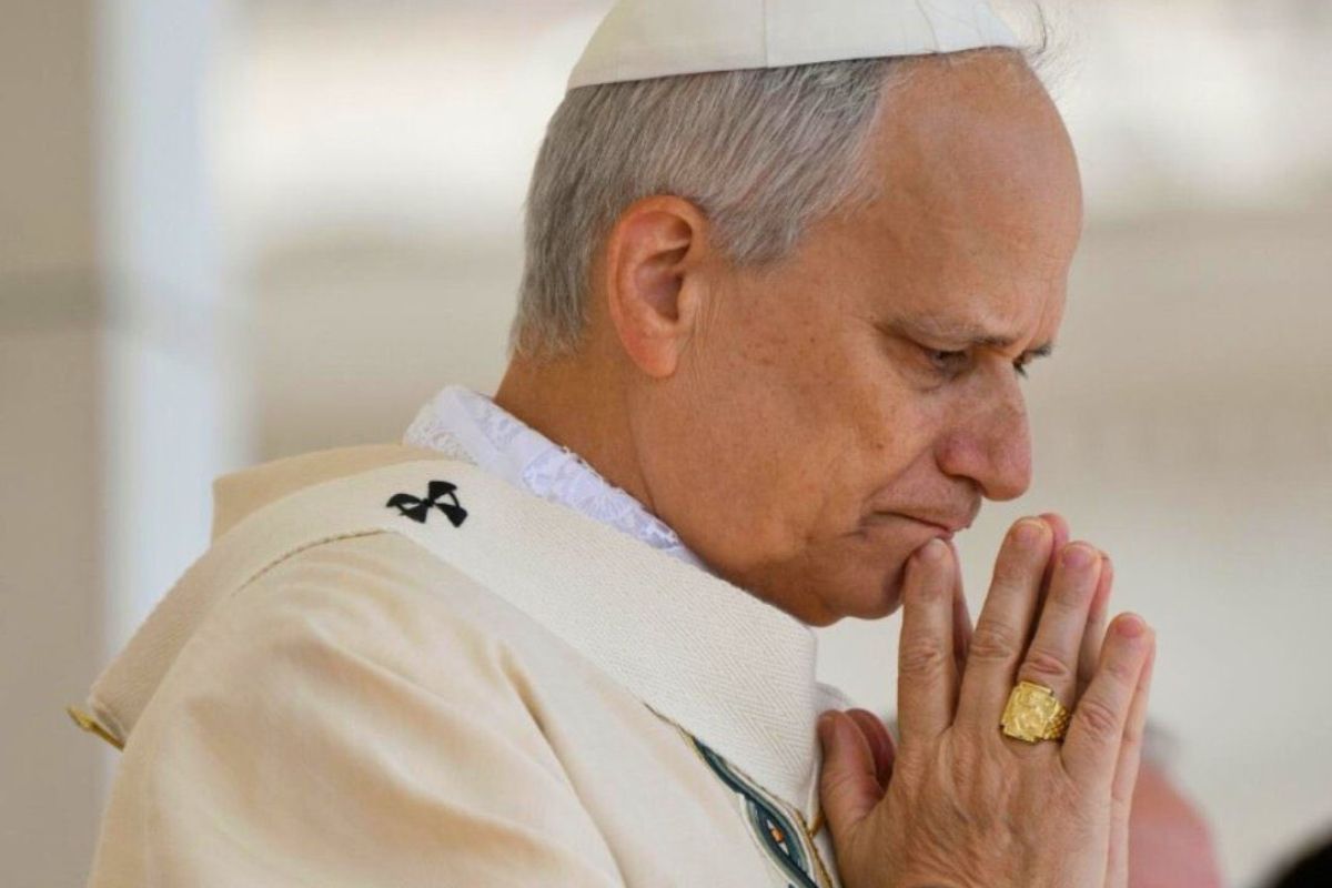 El papa León XIV pronunció su primer mensaje ante más de 200 mil personas en el Vaticano. Foto: especial