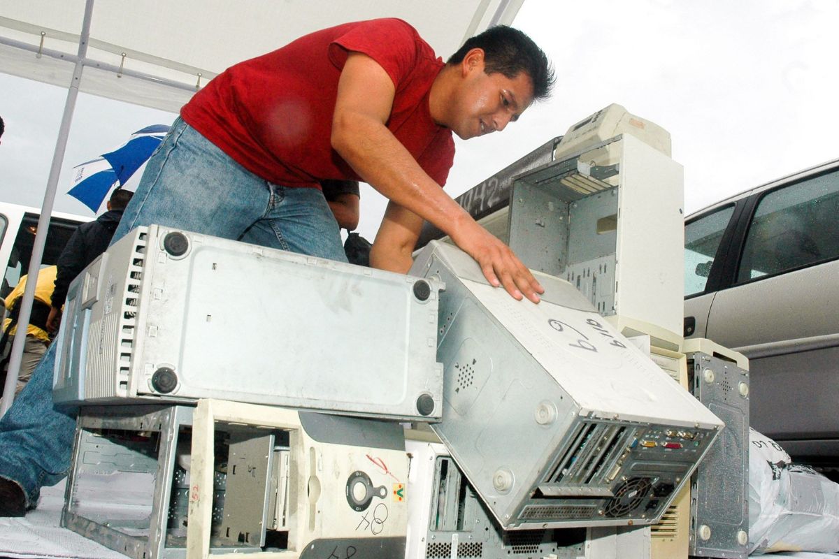Los residuos electrónicos también tienen valor en el Mega Reciclatón. Foto: Cuartoscuro
