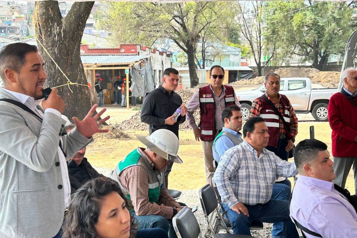Transportistas escuchan los beneficios del nuevo sistema de movilidad aérea. Foto: Especial