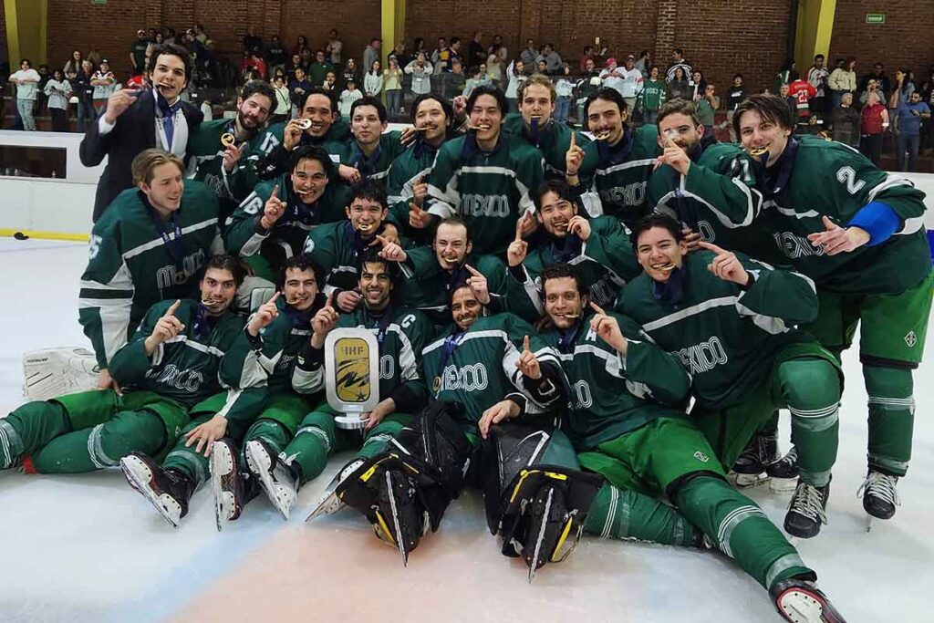 México gana el oro en el Mundial de Hockey sobre hielo División III que se llevó a cabo en el Lakeside Icepark