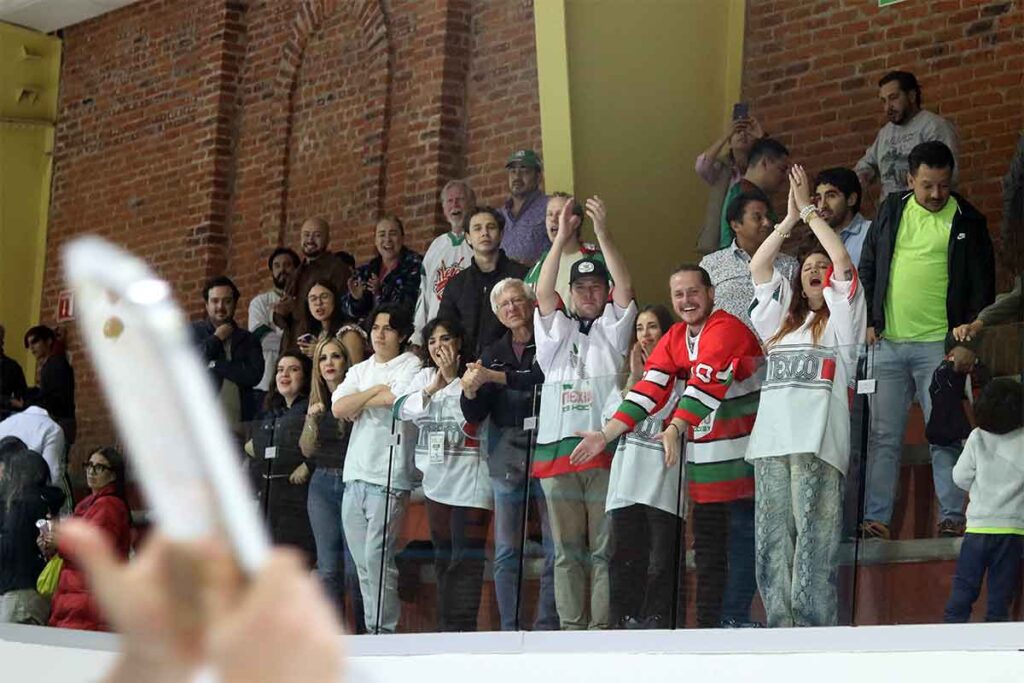 México gana el oro en el Mundial de Hockey sobre hielo División III que se llevó a cabo en el Lakeside Icepark