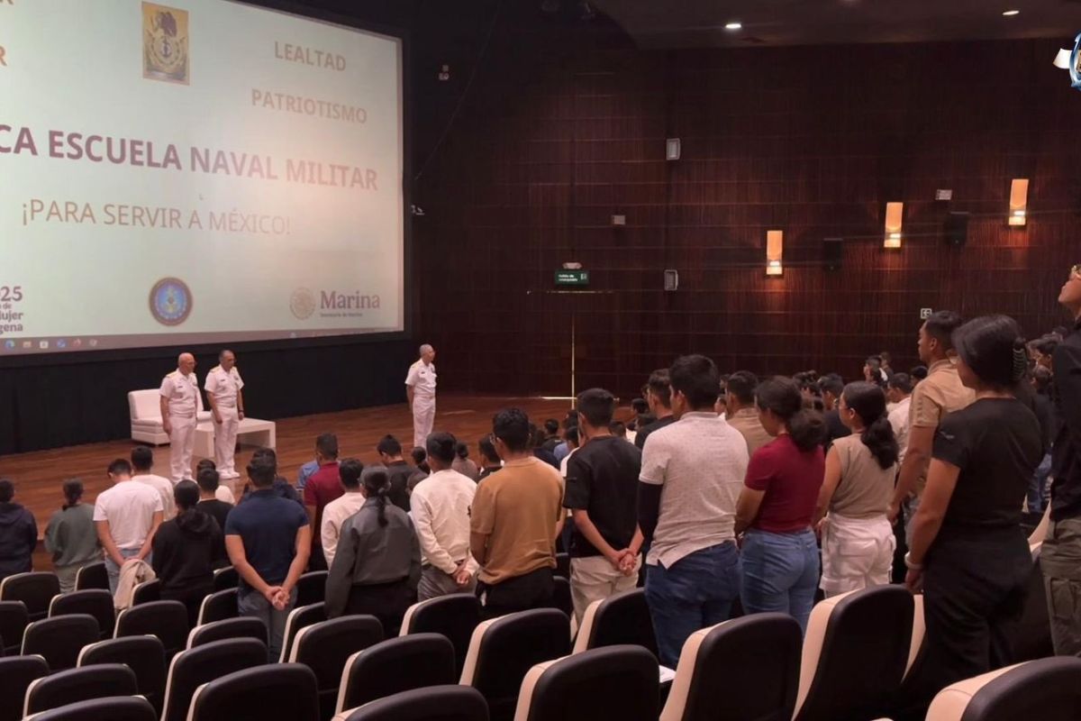 Homenaje en Veracruz a los marinos que perdieron la vida durante su escala en Nueva York. Foto: Semar