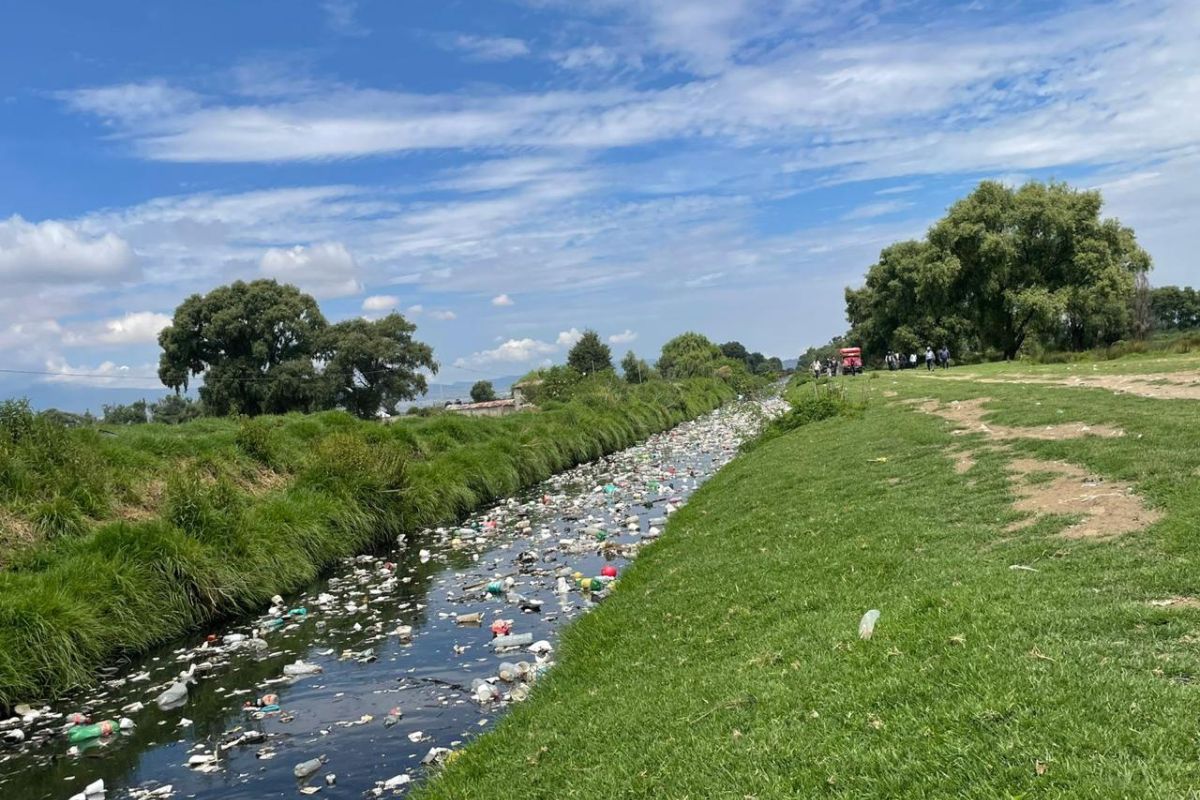 El Río Acalote acumulaba toneladas de residuos que afectaban su cauce. Foto: Especial