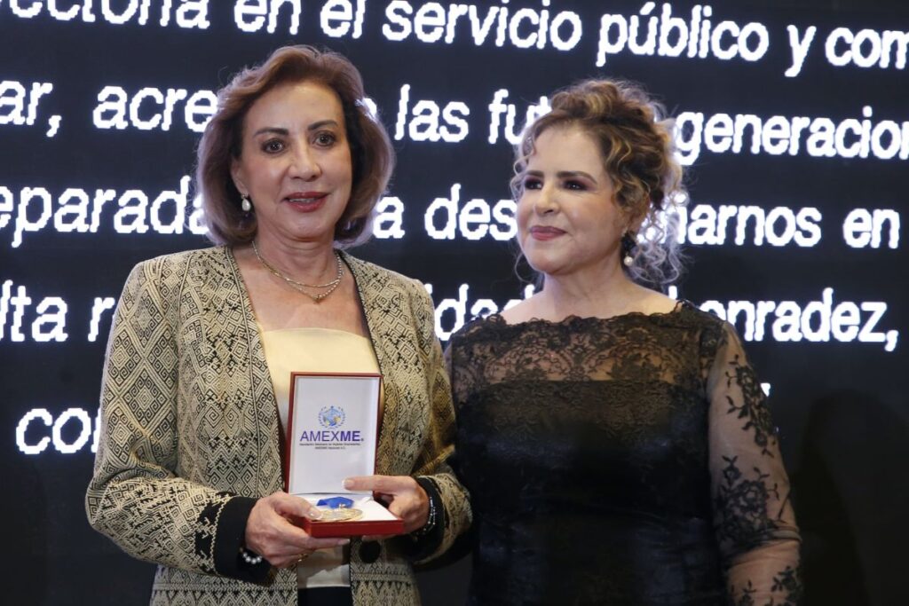 Senadora Guadalupe Murguía recibe Medalla Leona Vicario AMEXME 2025