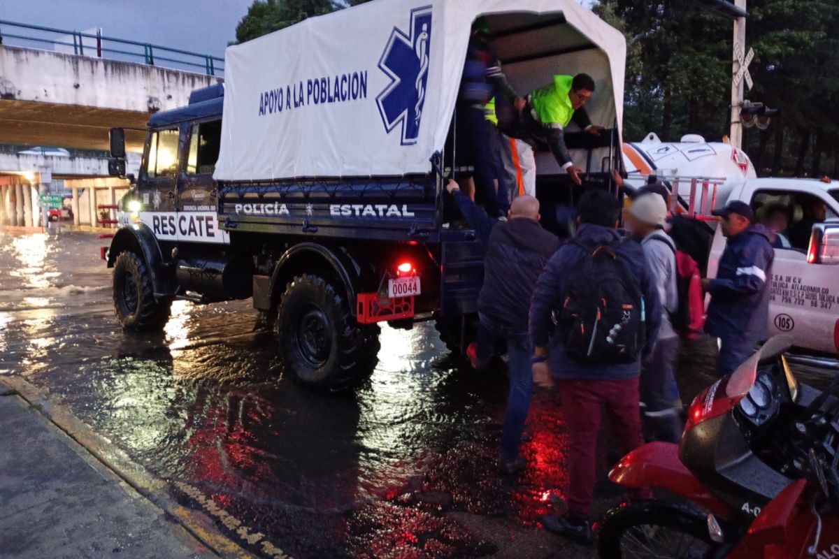 Ciudadanos reportan afectaciones al 800 201 2489; la CAEM responde con acciones inmediatas en zonas críticas. Foto: Especial