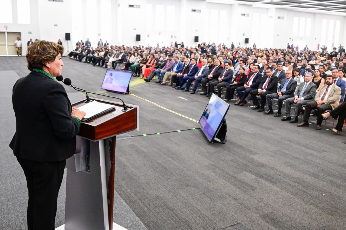 Delfina Gómez hizo un llamado a los 125 municipios mexiquenses a reforzar sus mecanismos de rendición de cuentas. Foto: Especial