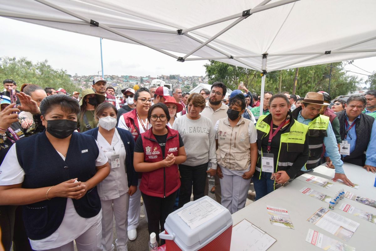 La Gobernadora Delfina Gómez supervisa la limpieza en la Presa Los Cuartos en Naucalpan. Foto: Especial