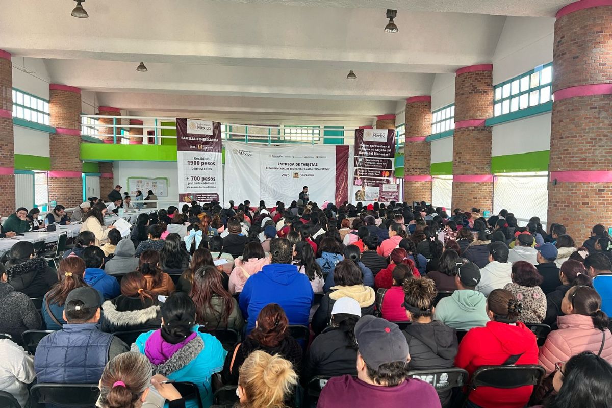 Familias mexiquenses ya comienzan a recibir sus depósitos por las Becas Benito Juárez. Foto: Especial