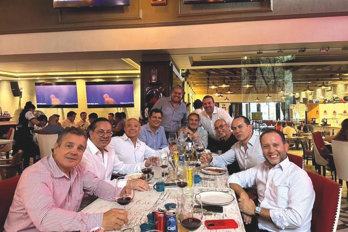 La Bocha renace y conquista con desayunos, cortes y su clásico piano bar