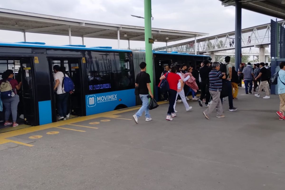 Usuarios del Mexibús acceden a transporte gratuito en un ambiente seguro y moderno. Foto: Especial