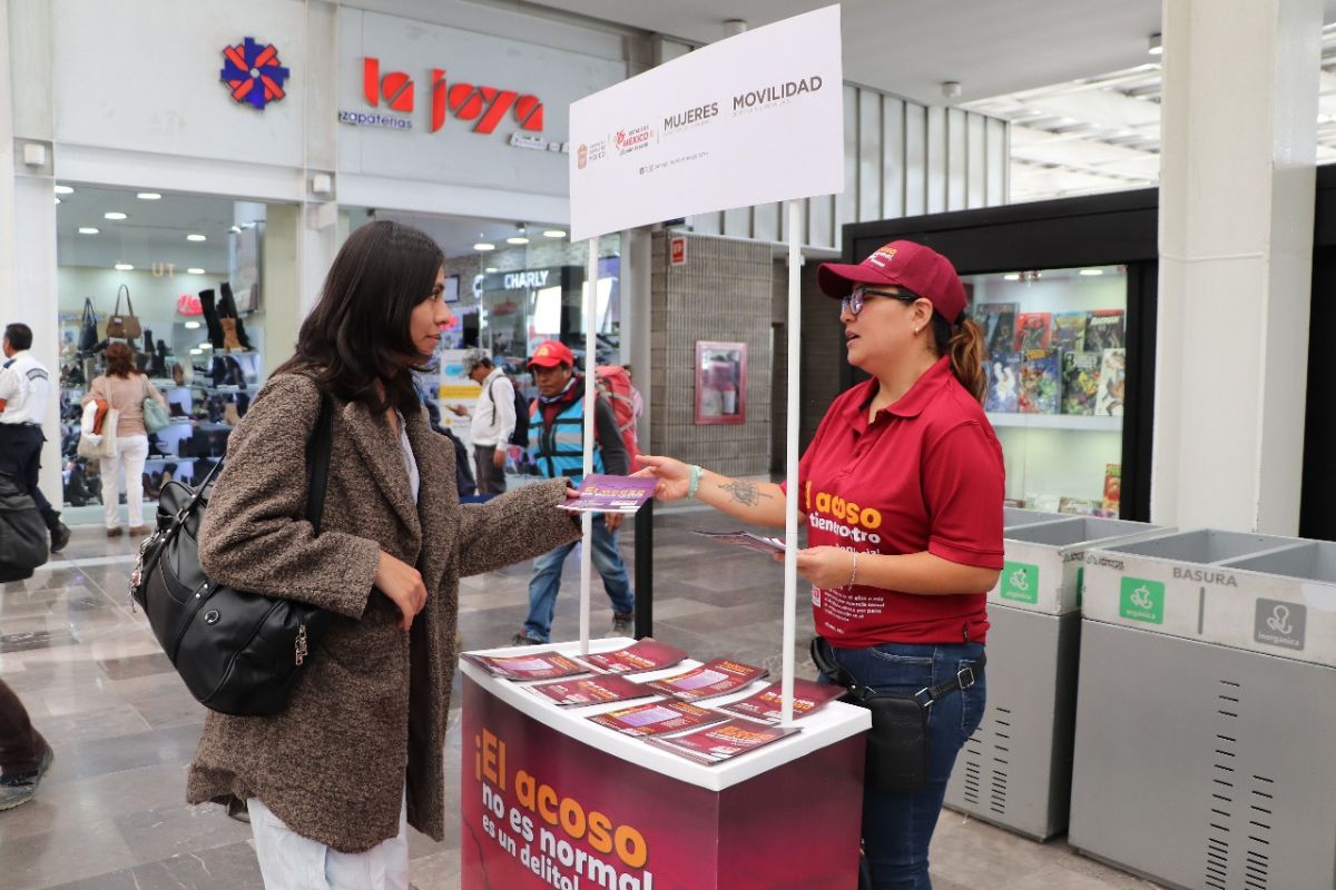 Las usuarias pueden reportar acoso directamente con el operador o llamar al 911 para recibir atención especializada. Foto: Especial