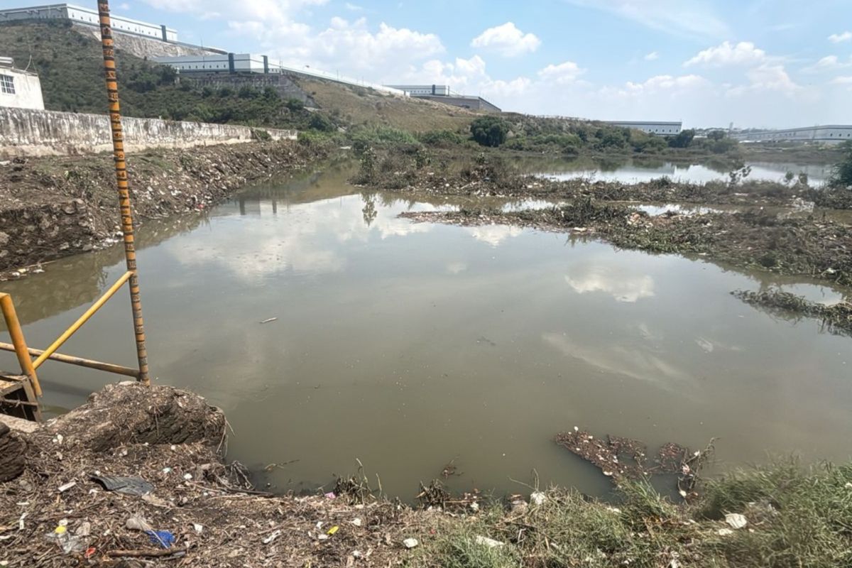 La Comisión del Agua del Estado de México coordinó la limpieza para evitar que el drenaje colapsara. Foto: Especial