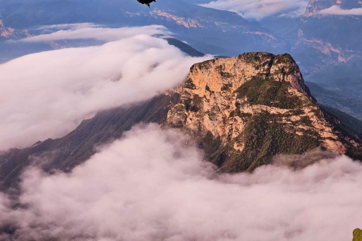 Aquí, el silencio tiene forma de nube y el paisaje se queda contigo mucho después del viaje