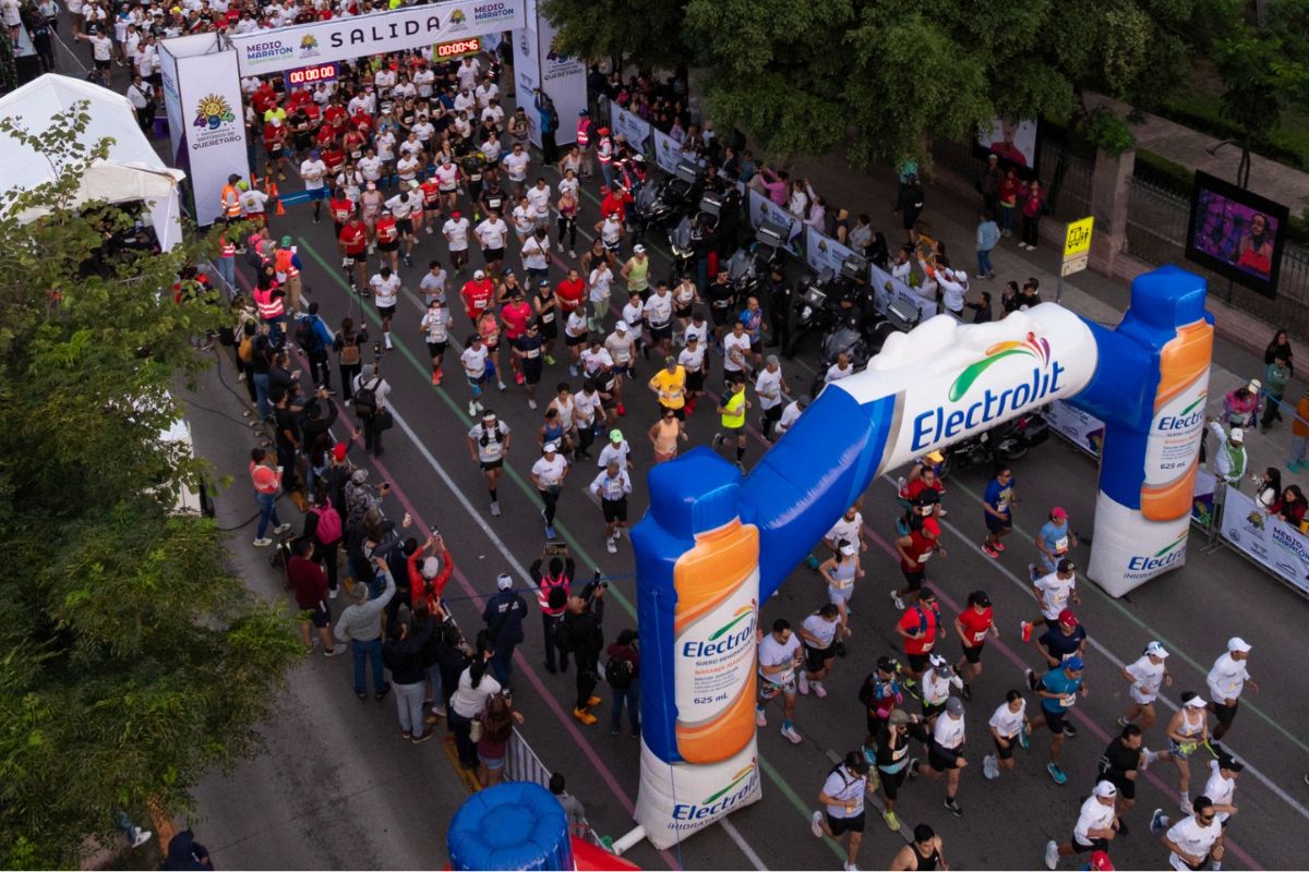 Más de 4 mil personas participan en Medio Maratón Querétaro 2025