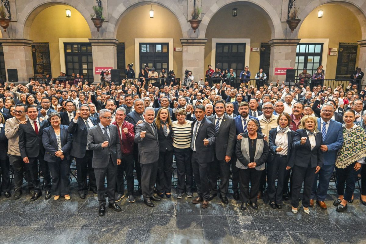 Más de 43 mil trabajadores sindicalizados serán beneficiados con el aumento de sueldo y la mejora de apoyos como gratificaciones por productividad y útiles escolares. Foto: Especial