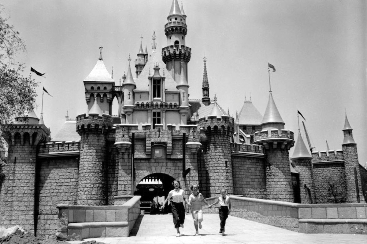 Construido como fondo fotográfico, el castillo original medía solo 23 metros de altura. Foto: Especial