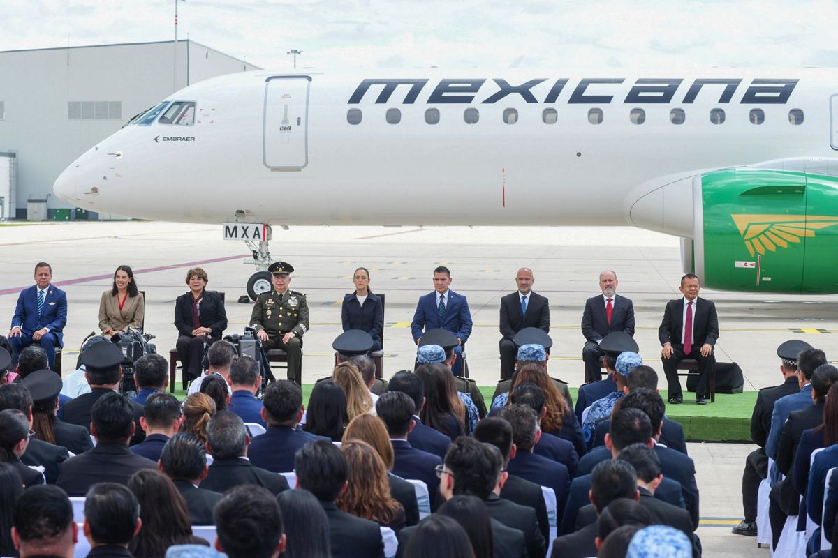 La gobernadora Delfina Gómez Álvarez celebró la llegada del nuevo avión de Mexicana de Aviación, destacando el papel del Estado de México como eje del desarrollo aeronáutico nacional. Foto: Especial