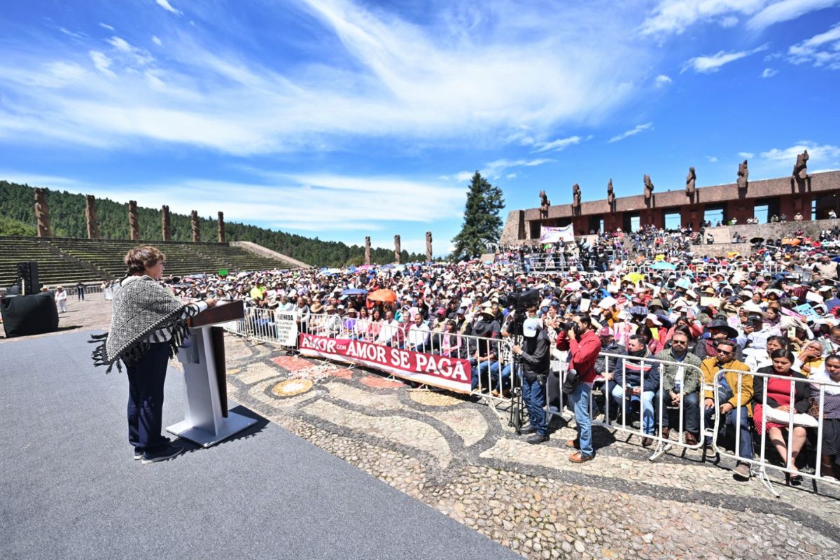Más de cinco mil representantes de los pueblos originarios se reunieron en Temoaya para recibir el anuncio. Foto: Especial