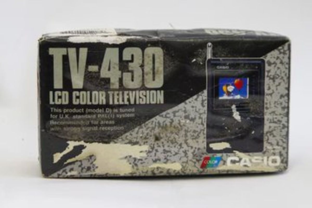 La caja contenía una televisión de bolsillo, considerada un lujo en su época. Foto: Especial
