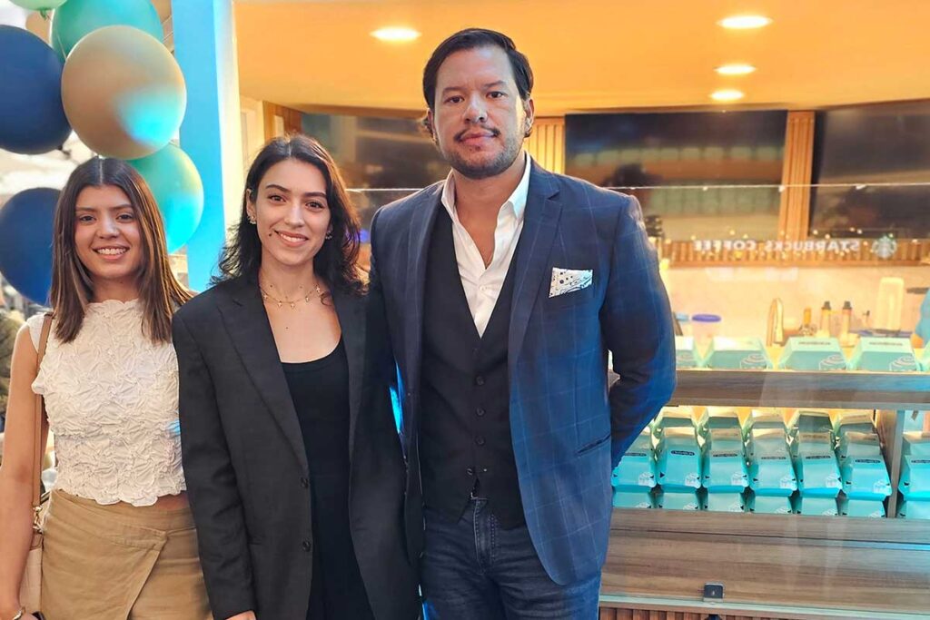 Cinnabon inauguró su tercera sucursal en Antea en medio de una fiesta de sabores