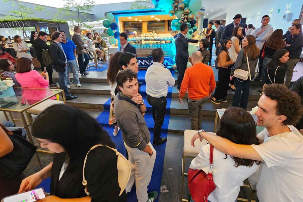 Cinnabon inauguró su tercera sucursal en Antea en medio de una fiesta de sabores