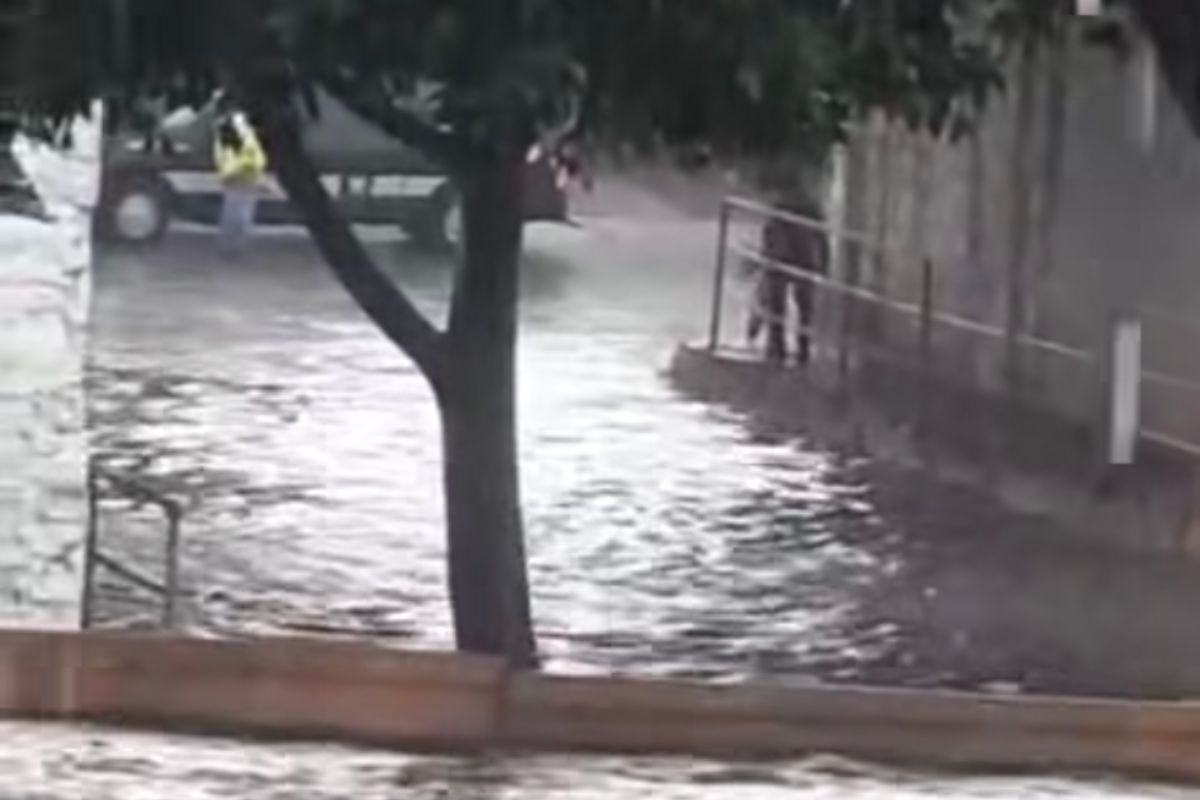 Lluvia provoca inundación en autopista México-Querétaro