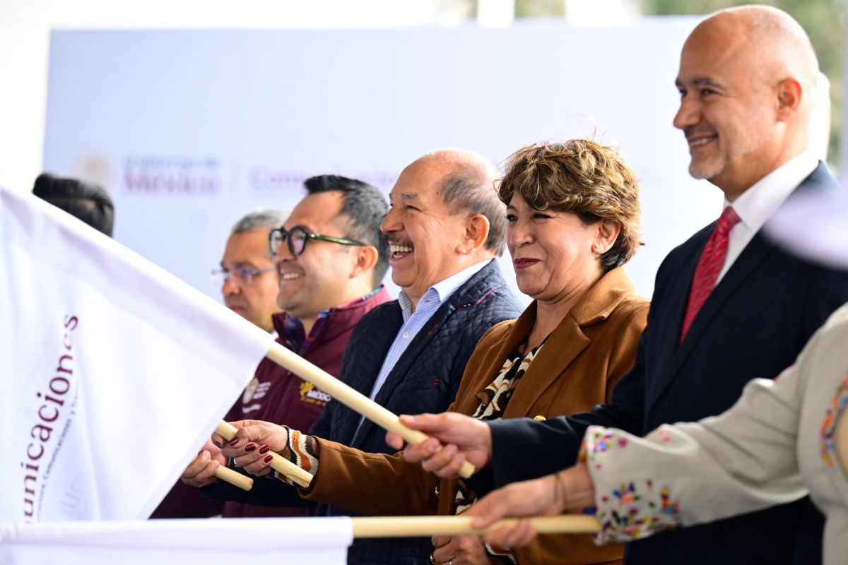 Gobernadora Delfina Gómez durante el arranque de obra en Nezahualcóyotl. Foto: Especial