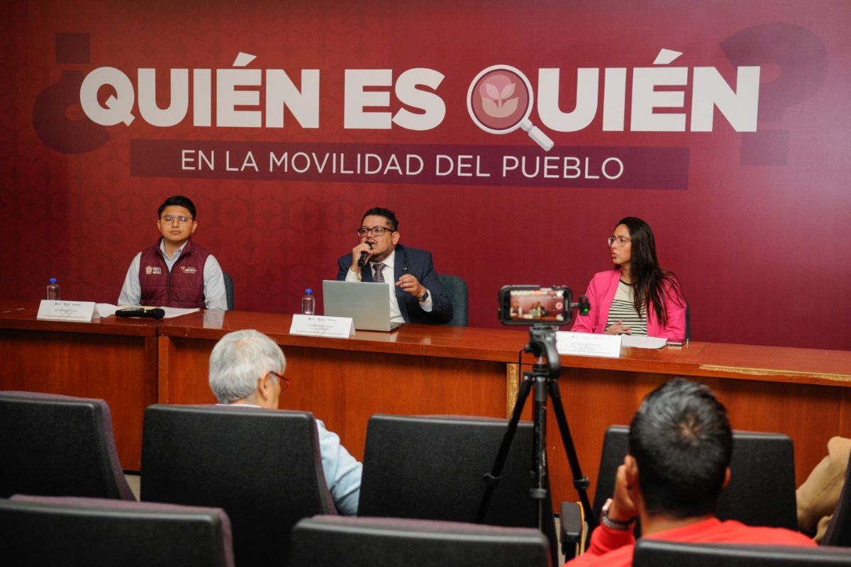 Personal de la Semov revisa concesiones activas y en proceso de revocación. Foto: Especial