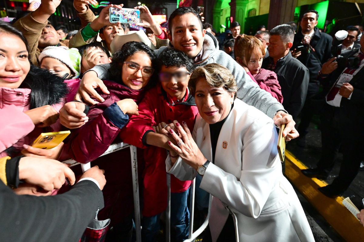Miles de mexiquenses llenaron la Plaza de los Mártires para celebrar la Independencia. Foto: Especial