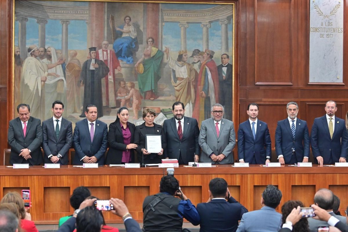 Entrega formal del informe ante el Congreso del Estado de México, cumpliendo con la Constitución local. Foto: Especial