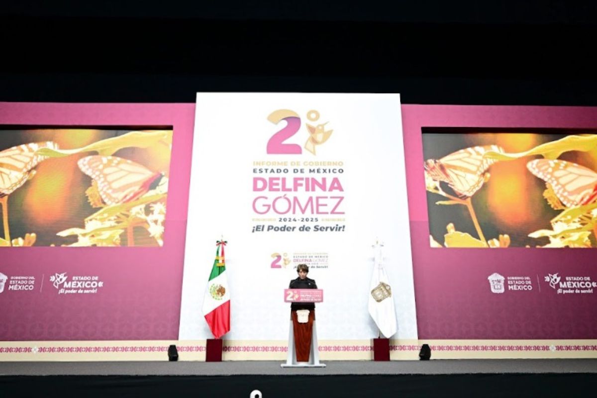 Invitados especiales, legisladores y representantes sociales presencian el mensaje sobre los avances en educación, salud, inversión y seguridad. Foto: Especial