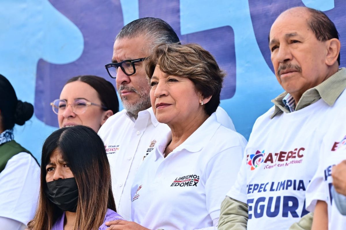 La Gobernadora Delfina Gómez Álvarez encabezó la recolección de basura. Foto: Especial