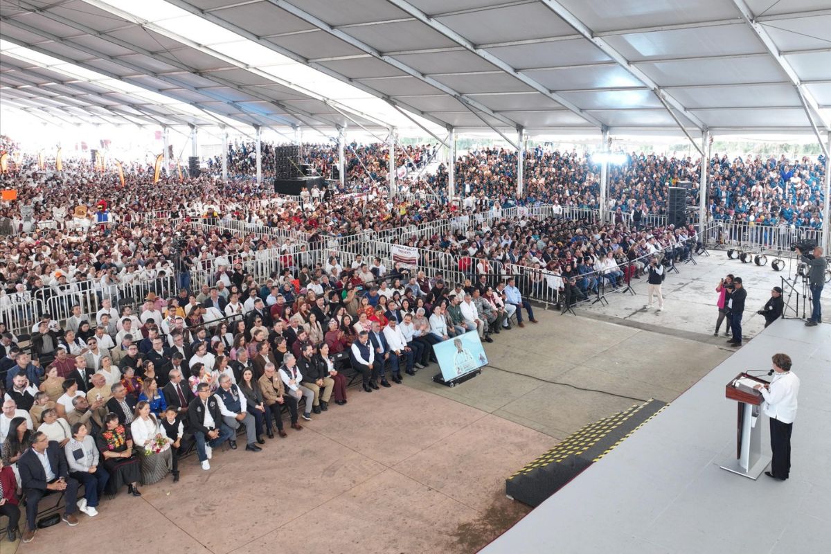 Delfina Gómez presentó su Tercer Informe Regional ante 25 mil asistentes en Texcoco. Foto: Especial
