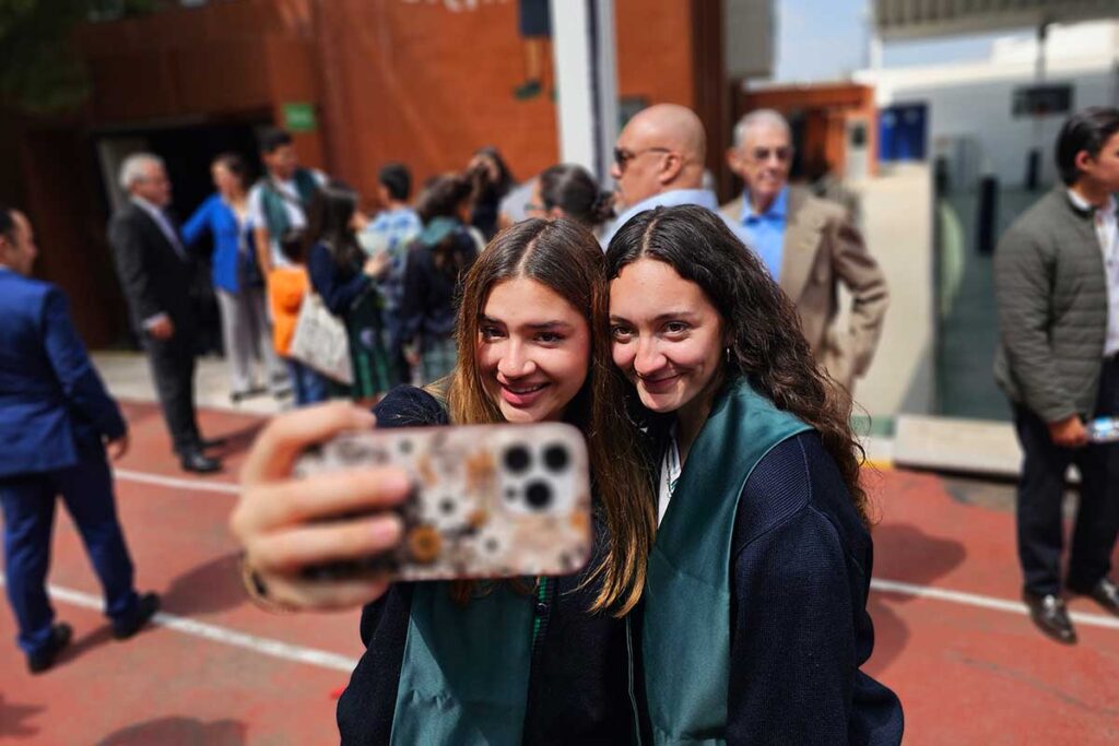 Alumnos de la generación 2022–2025 del Instituto Asunción Querétaro celebraron su graduación rodeados de familiares y amigos