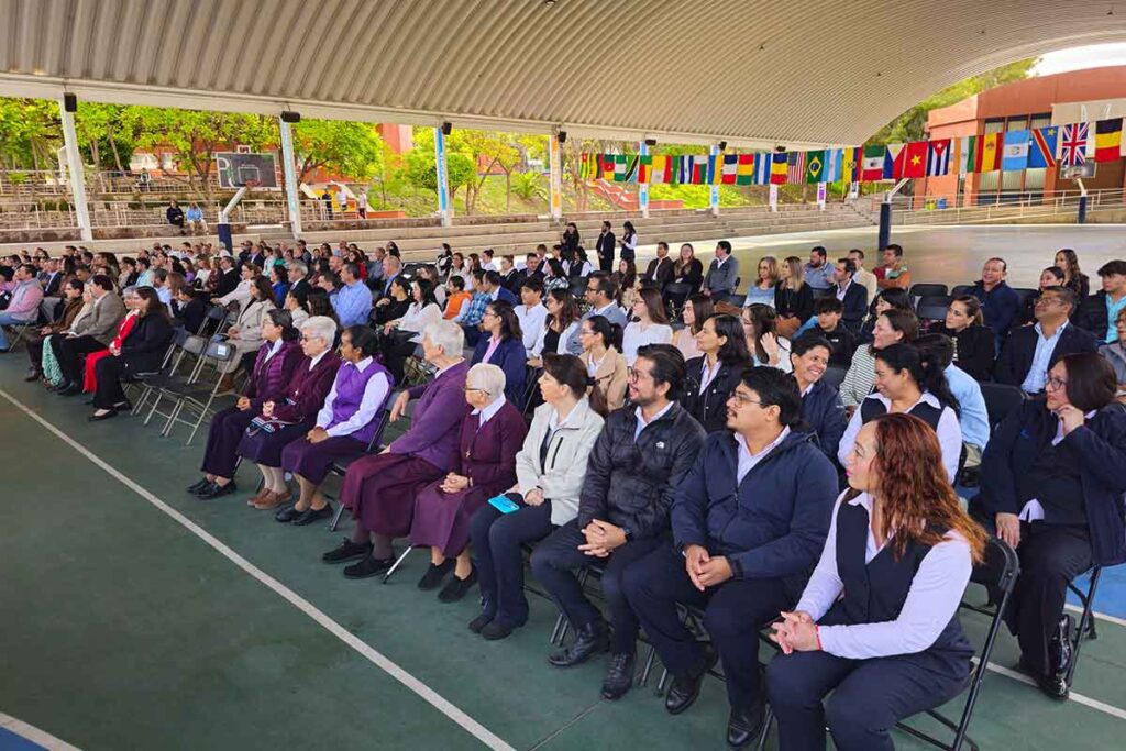 Alumnos de la generación 2022–2025 del Instituto Asunción Querétaro celebraron su graduación rodeados de familiares y amigos