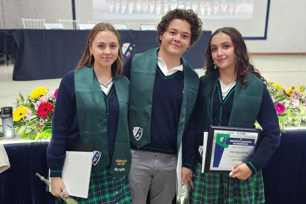 Alumnos de la generación 2022–2025 del Instituto Asunción Querétaro celebraron su graduación rodeados de familiares y amigos