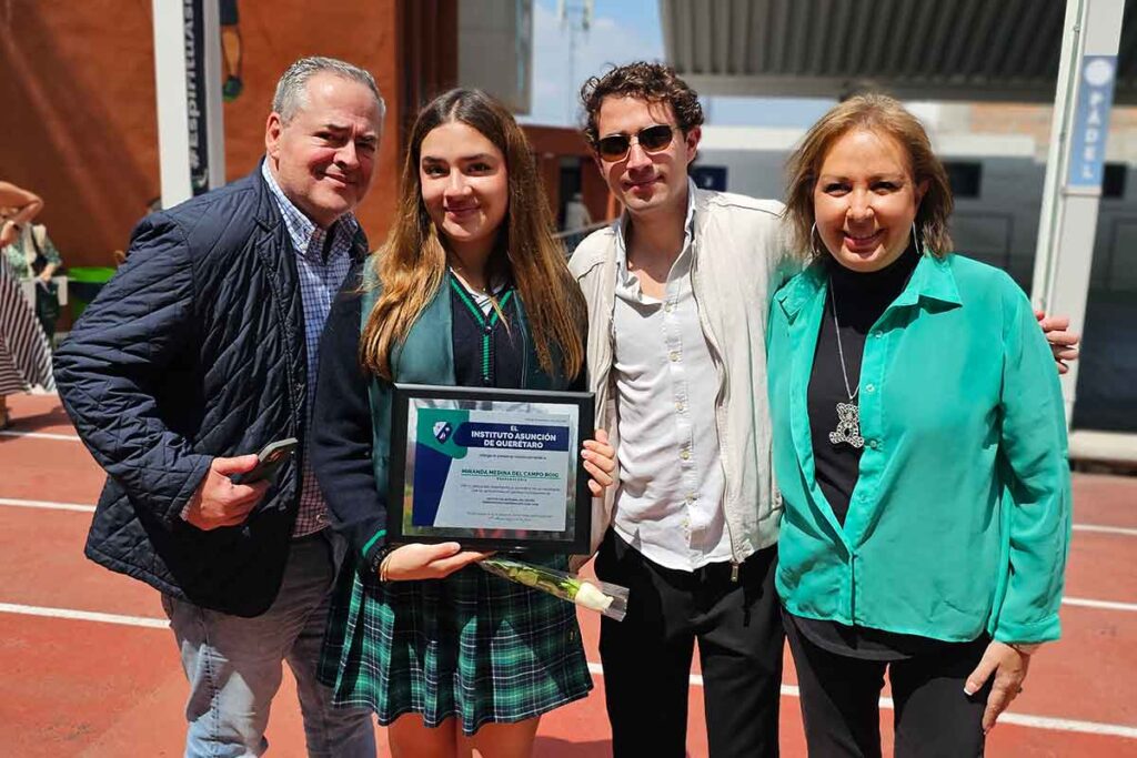 Alumnos de la generación 2022–2025 del Instituto Asunción Querétaro celebraron su graduación rodeados de familiares y amigos