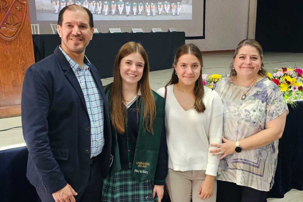 Alumnos de la generación 2022–2025 del Instituto Asunción Querétaro celebraron su graduación rodeados de familiares y amigos