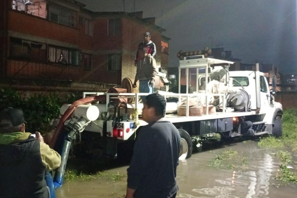 Limpieza de drenes y retiro de basura. Foto: Especial