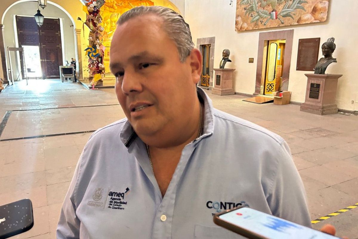 Gerardo Cuanalo, director de AMEQ, anuncia que Qrotaxi estará disponible en la app Qrobus a mediados de mes. Foto: Estrella Álvarez