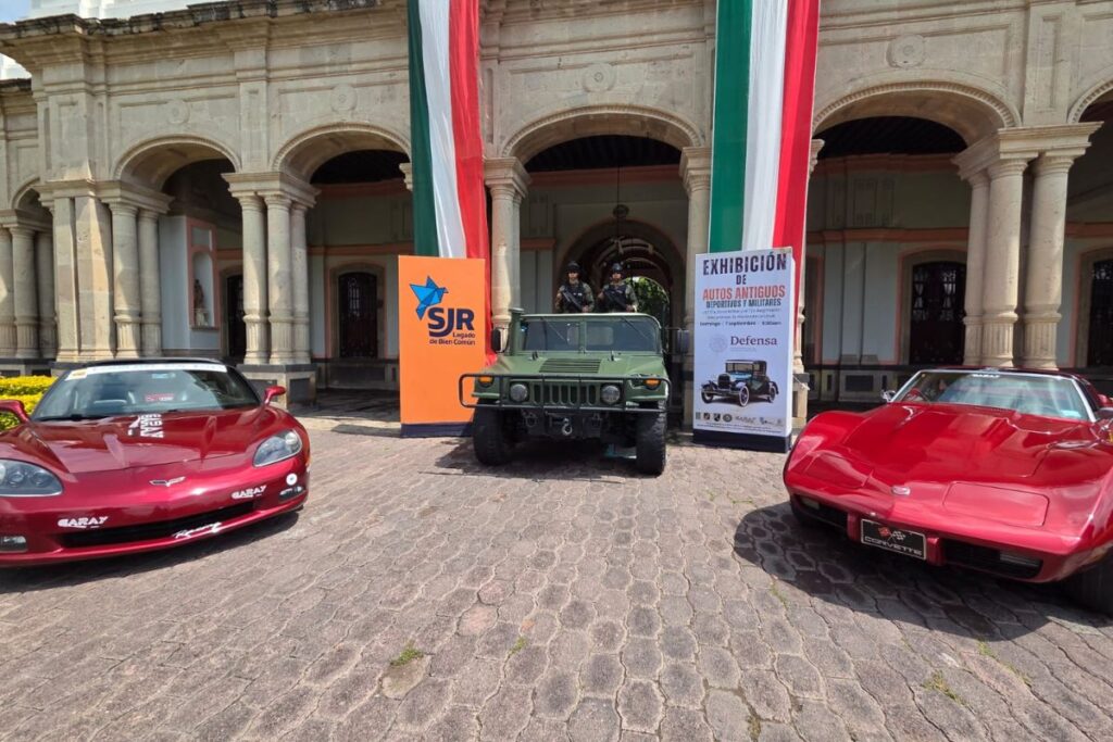 Exhibición de autos en San Juan del Río