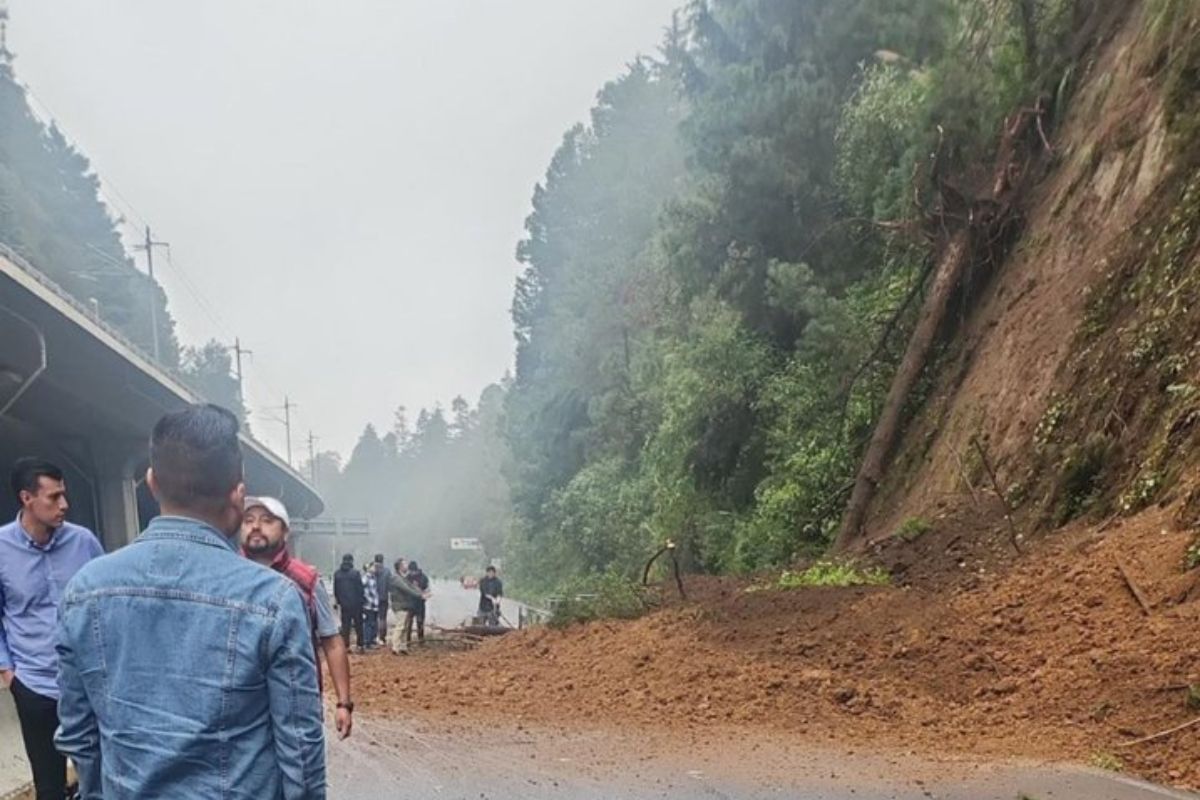 Conductores atrapados intentaron regresar por vías alternas ante el cierre total. Foto: C5 Edomex