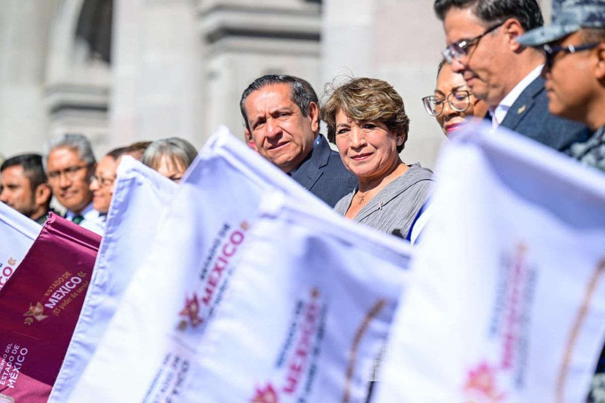 La Gobernadora Delfina Gómez encabeza el envío de 70 toneladas a Veracruz. Foto: Especial