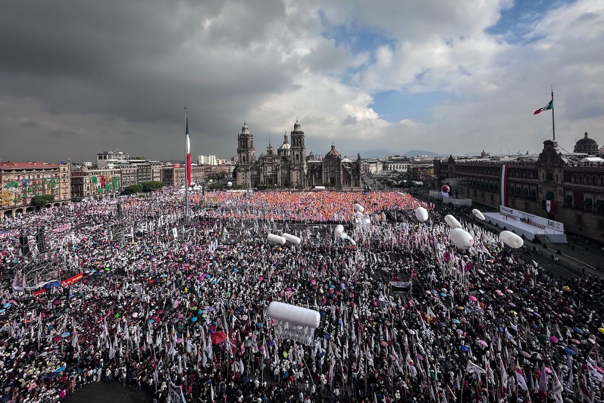 La presidenta destaca avances en programas sociales y reducción de la pobreza ante más de 400 mil personas. Foto: Cuartoscuro