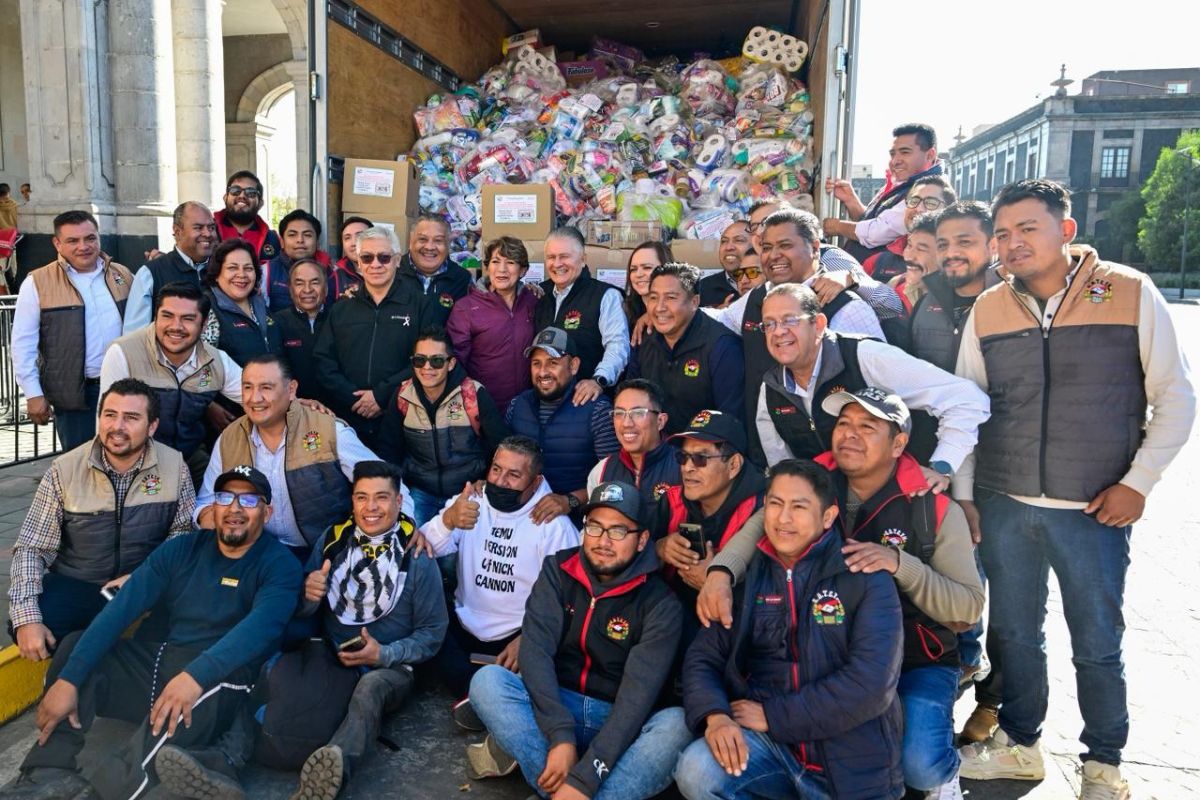 Trabajadores mexiquenses muestran compromiso con la asistencia humanitaria en el Estado de México. Foto: Especial