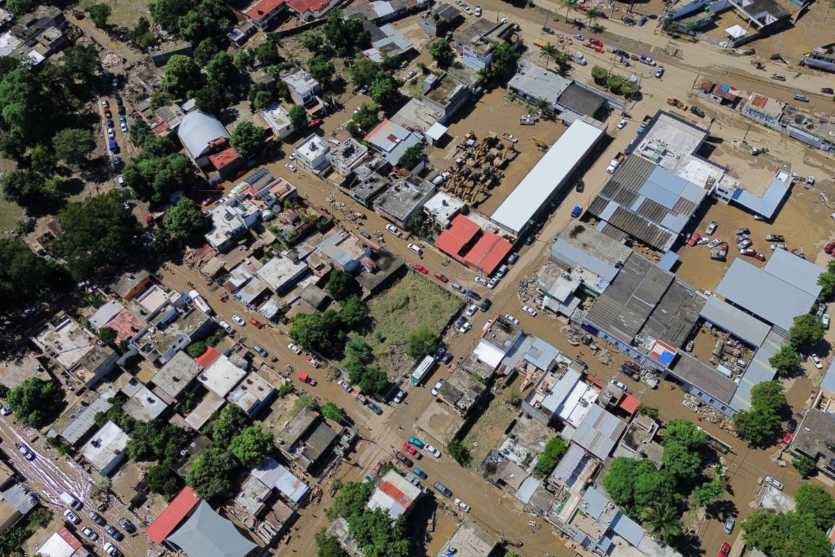 Vista aérea de Poza Rica tras el desbordamiento del río Cazones.La ciudad amaneció bajo el agua el 10 de octubre, con calles y viviendas sumergidas por las intensas lluvias. Foto: Cuartoscuro