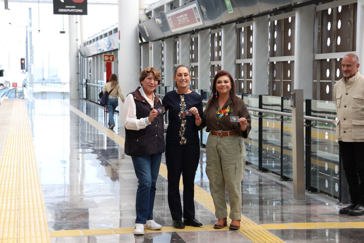 Claudia Sheinbaum, Clara Brugada y Delfina Gómez supervisan los avances de la obra ferroviaria. Foto: Especial