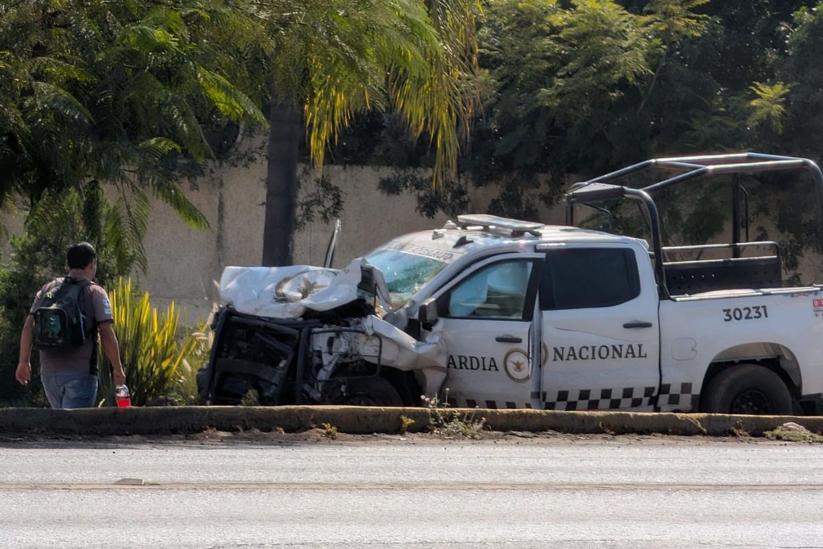 Patrulla de la Guardia Nacional implicada en el choque múltiple en Zamora. Foto: Especial